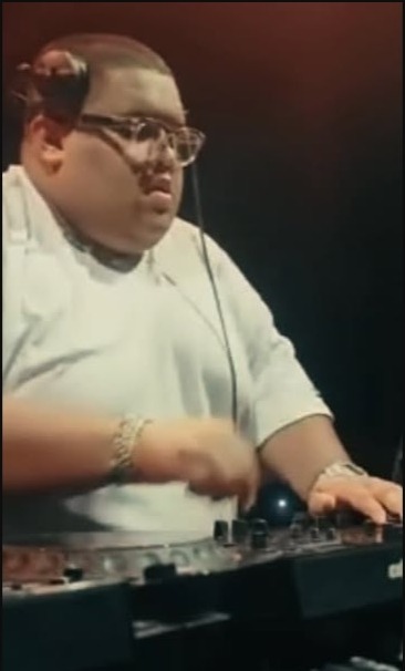 FatSync tocando a edit no Laroc.